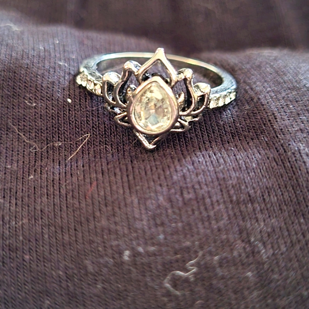 Elegant Silver Lotus Ring